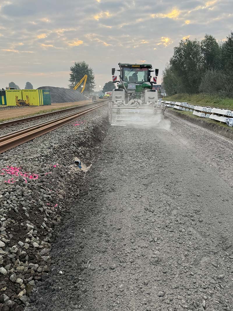 prosoil wordt ingezet voor bodemstabilisatie onder het spoor, zonder graafwerk